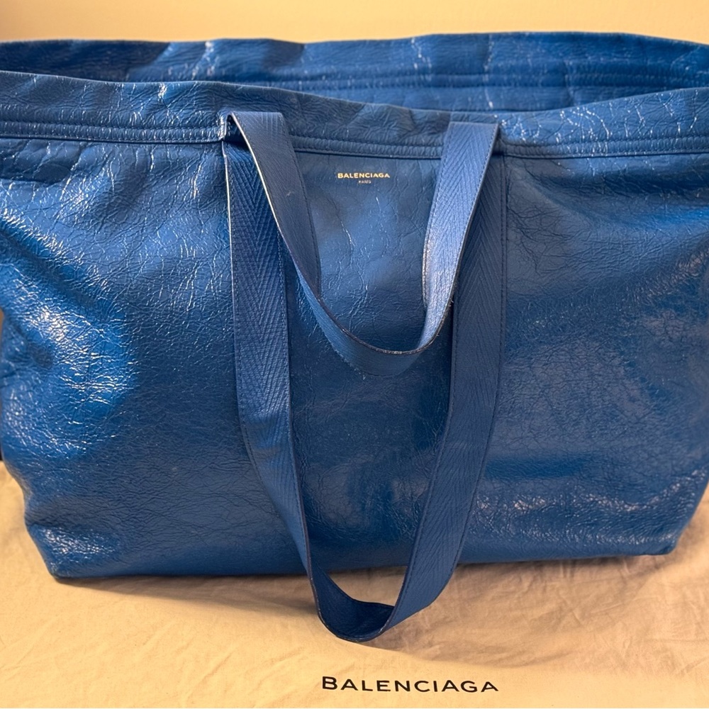 BALENCIAGA IKEA SHOPPER TOTE BAG
Size ONE SIZE
Color Blue
Condition EXCELLENT